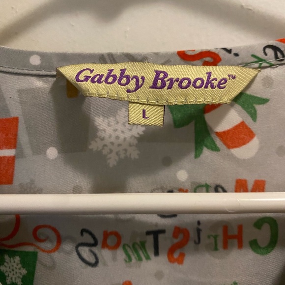 Gabby Brooke Christmas Scrub Top. Size L. - Picture 4 of 4